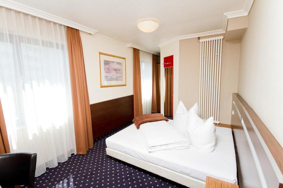 Hotel Tourist Франкфурт-на-Майне Номер фото
