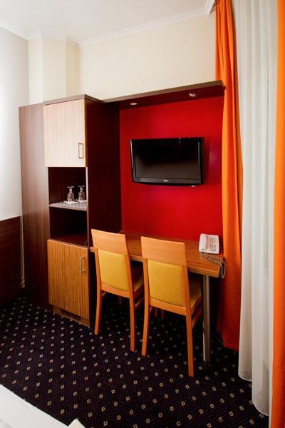 Hotel Tourist Франкфурт-на-Майне Экстерьер фото