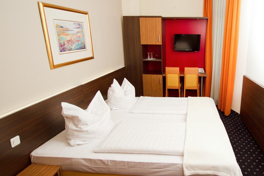 Hotel Tourist Франкфурт-на-Майне Экстерьер фото